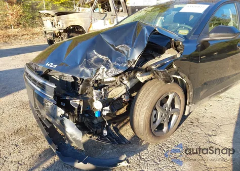 2025 Kia K4 Lxs из США, поврежденный, VIN 3KPFT4DE8SE068930